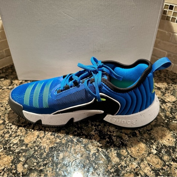 Trae Unlimited Adidas Basketball Shoes New in Box Size 7 - Picture 10 of 11